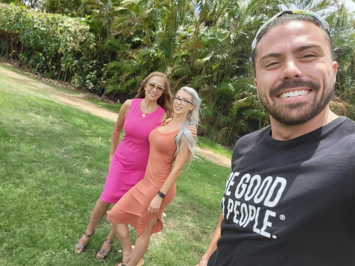 📲 <a href="/KITV4/">Island News</a> Social Media Influencers are bringing in the 💰 with their entertaining 🎬📽 TurtleFitGirl,  Tristan Hamm &amp; JonnyTsunami on their social media success! 
#socialmediamarketing #Influencer #InfluencerMarketing #Hawaii #honolulu #fypシ