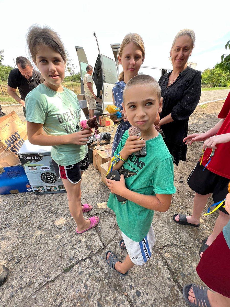 We're not crying, you're crying. The comfort dolls you knitted are arriving in Ukraine.
Big shout-out to Jenni in Tilehurst for the idea and to <a href="/vansnoborders/">Vans Without Borders 🇬🇧🇺🇦</a> for getting the dolls to the children. 
<a href="/andrewpeach/">Andrew Peach</a> <a href="/RealKirstOBrien/">Kirsten O'Brien</a> <a href="/mandyonair/">Mandy O'Neale</a> not a dry eye in the house 💙💛