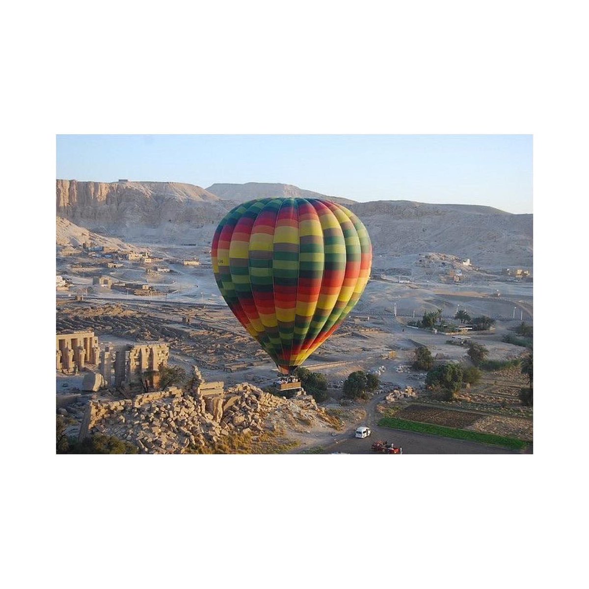 sushmibhaduri28's tweet photo. TRAVEL OPENS YOUR HEART,
BROADENS YOUR MIND AND
FILLS YOUR LIFE WITH STORIES TO TELL ❤️🇪🇬🖤 @ExperienceEgypt
#VisitEgypt #VisitCairo #Egypt #Cairo #PyramidOfGiza #VisitPyramidOfGiza #ExperienceEgypt #IndianInEgypt #TravelWithLove ⭐️🤗 2/2 https://t.co/2LQ7fC1Kgx