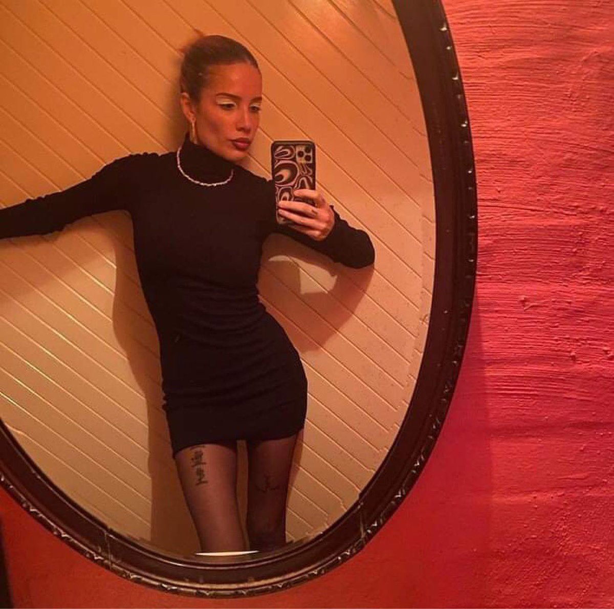hallseyonce's tweet photo. MOMMYY??? SORRY?? MOMMY???! https://t.co/SaI4u5p9nq