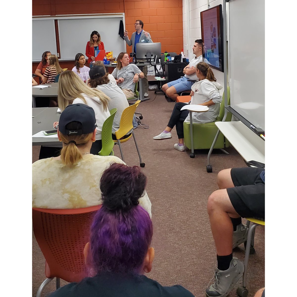 JamesCloyd_MCC's tweet photo. Shout out to Amy Slama &amp; Trish Johnson for staffing the Welcome table &amp; to Drew Dillon &amp; Ivona Masic for facilitating MCC's New Student Orientation this evening!

For more information:
Call us at 531-622-2400 or email Enrollmentmanagement@mccneb.edu

#MCCNEB #MCCNSO #SmartStart https://t.co/U74pbNI3Aa
