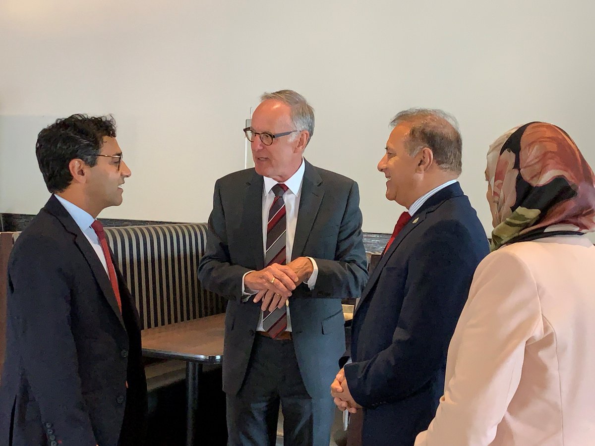 SalmaZahid15's tweet photo. Fascinating conversation at lunch today with UK MP and Parliamentary Under-Secretary, @Rehman_Chishti with colleagues @Rob_Oliphant, @shafqatalimp  and @PaulChiangMU. Good to see leaders of Pakistani origin making a difference around the world. https://t.co/lXkmJA9wXi
