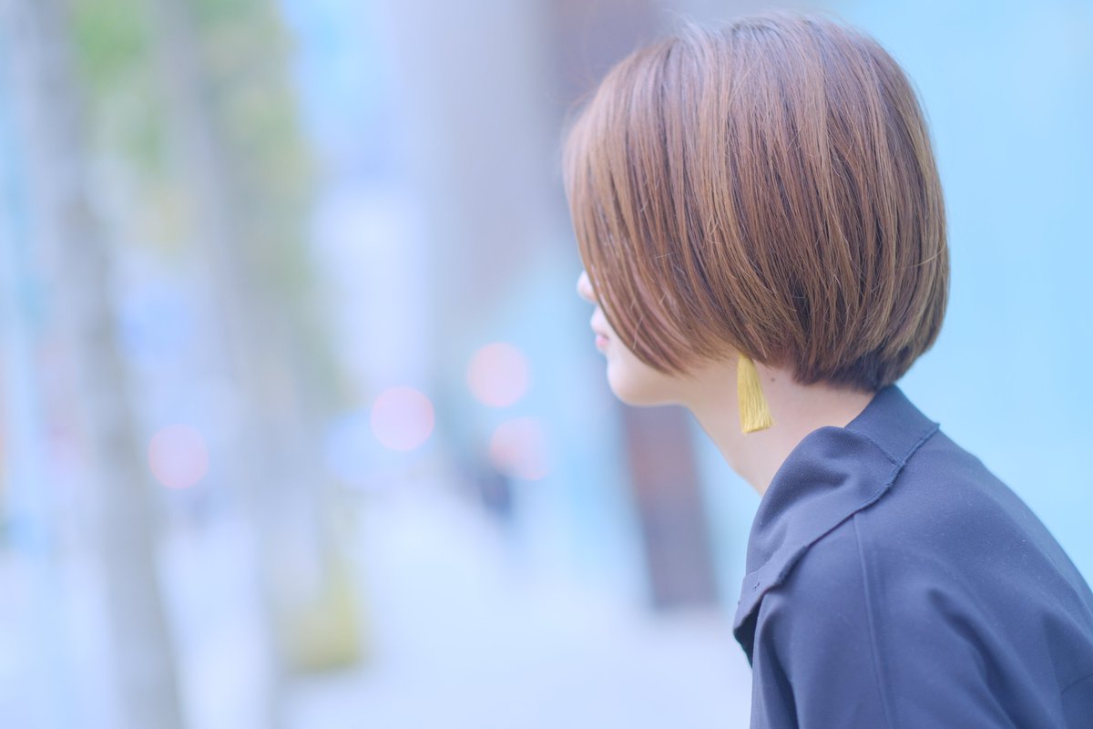 UWearJP's tweet photo. Q.首が長いです。カバーできるアイテムありますか?
A.#leeap では体型の悩みに合わせてコーデのご提案が可能です。首の長さを目立たなくするには、首元が詰まったクルーネックのアイテムがおすすめです。露出が控えめなので上品な印象になり、首の長さよりも顔のシャープさが強調されます! https://t.co/1UsE8Vk3cH
