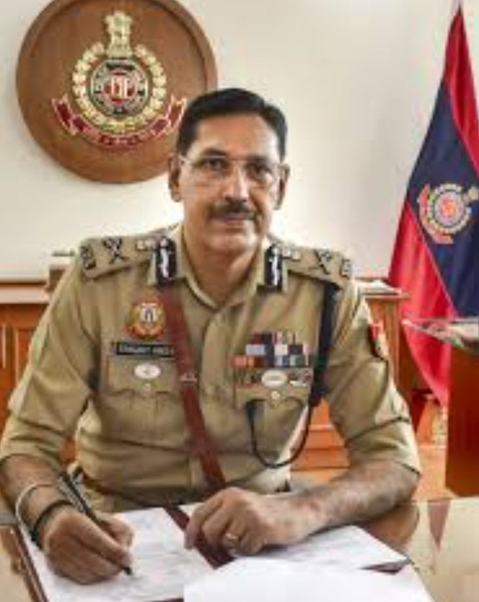 PoliceOfIndia's tweet photo. The police are the public and the public are the police.
@CPDelhi Sanjay Arora's decision to restart ‘Jan-Sunwai’ at the headquarters is a welcome step. It would further pave the way the trust between public police relations.
#DelhiPolice @DelhiPolice @CPDelhi #JanSunwai https://t.co/kshnVp98re