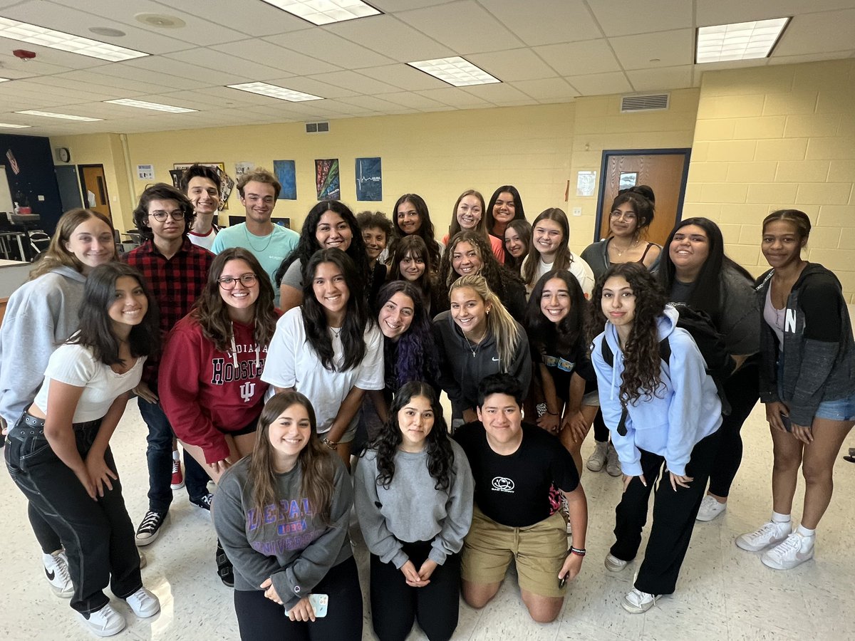 ATyearbookHS's tweet photo. Introducing the 2022-23 yearbook crew! #yerds #yearbook #highschool #studentjournalism https://t.co/5wza0Qfd9t