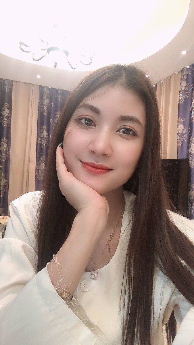 Mary_90127's tweet photo. After work, the most comfortable thing is to read some management books at home and improve my shortcomings    #endwork #reading #management #selfie #beauty https://t.co/v2aiqjBwLF