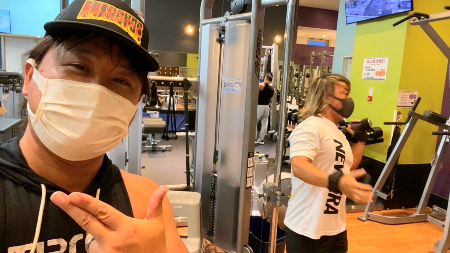 ただただ面白い岩ちゃん 大阪武者修行 エニタイムフィットネス北花田で エナジャイズプロレス守屋博昭代表と合トレ T Co O1gqzi0kvc 守屋代表は高重量でトレーニングされていたので マシンが壊れそうになってました まさに異次元のバルク