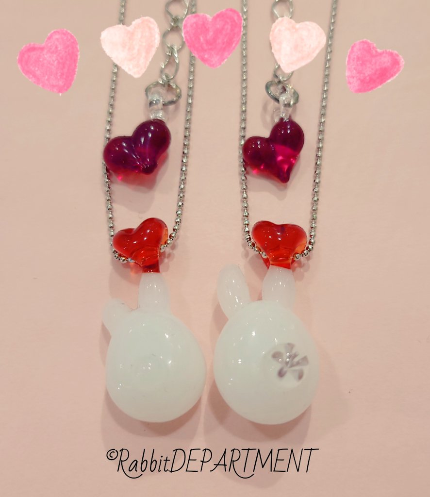 RabbitDEPARTME's tweet photo. 新宿店です🐰🌼
#studiotakka さんの #ネックレス のご紹介です🐰✨
ガラス玉うさぎさんのシッポが可愛い🥰
ハート❤も付いててとってもキュートなデザインです🐰💕
通販サイトはコチラ⬇️🐰
https://t.co/UT38XNHydM
#ラビットデパートメント
#うさぎ雑貨
#ハンドメイド
#新宿マルイアネックス https://t.co/K2X2dEPCMP