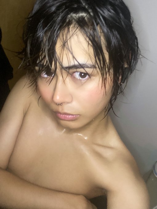 Just got out of the shower and heading to bed~! 😆🌸 Goodnight everyone!😪🥱 I hope all your days went well<a href="/tag/femboyfriday"class="tags"><span>#femboyfriday</span></a>