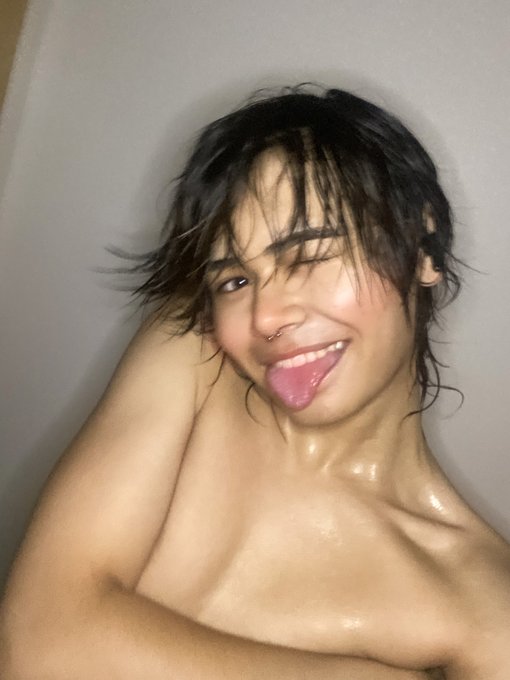 Just got out of the shower and heading to bed~! 😆🌸 Goodnight everyone!😪🥱 I hope all your days went well<a href="/tag/femboyfriday"class="tags"><span>#femboyfriday</span></a>