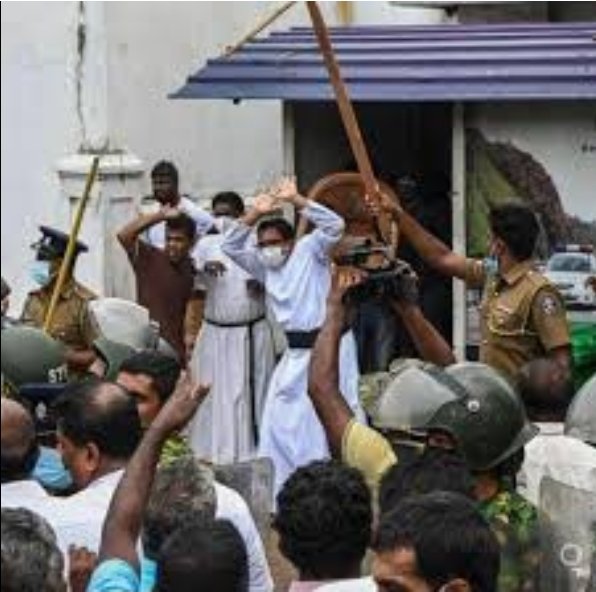 chami9539's tweet photo. A reminder of where the violence originated on the 9th of May.

These are the real terrorists who were instigated by the Prime Minister and a set of ministers and unleashed on peaceful law abiding citizens demanding change. 

1/8 https://t.co/fOehnhNiuo