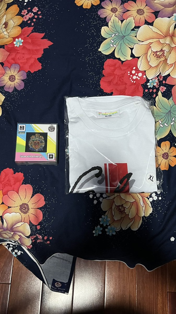 legendcalweeb's tweet image. Continuing of my Falcom merchandise showcase, I have a new t-shirt and 40th anniversary pin from @PinBoxLtd ! Thank you so much! #pinbox #kiseki #nihonfalcom