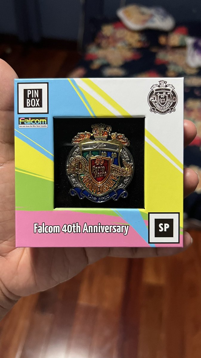 legendcalweeb's tweet image. Continuing of my Falcom merchandise showcase, I have a new t-shirt and 40th anniversary pin from @PinBoxLtd ! Thank you so much! #pinbox #kiseki #nihonfalcom