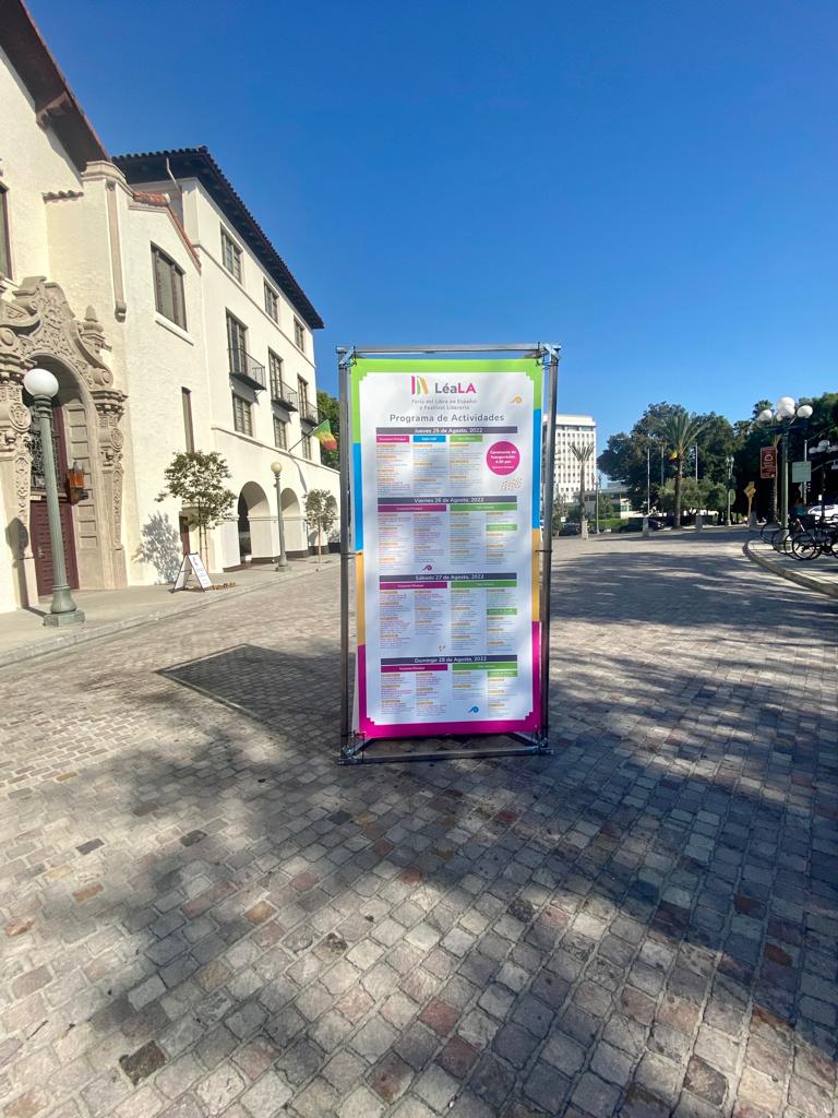 FestivalLeala's tweet photo. Al caer la tarde, el sol de #LosAngeles cae sobre #PlacitaOlvera.
Y la cámara de nuestra directora, @MarisolSchulz, capta el tótem de información que detalla mapa y programación #LéaLA2022 ¡Arrancamos este jueves y todas nuestras actividades son gratuitas!
https://t.co/klvpAkSvQs https://t.co/8WIINVyOyQ
