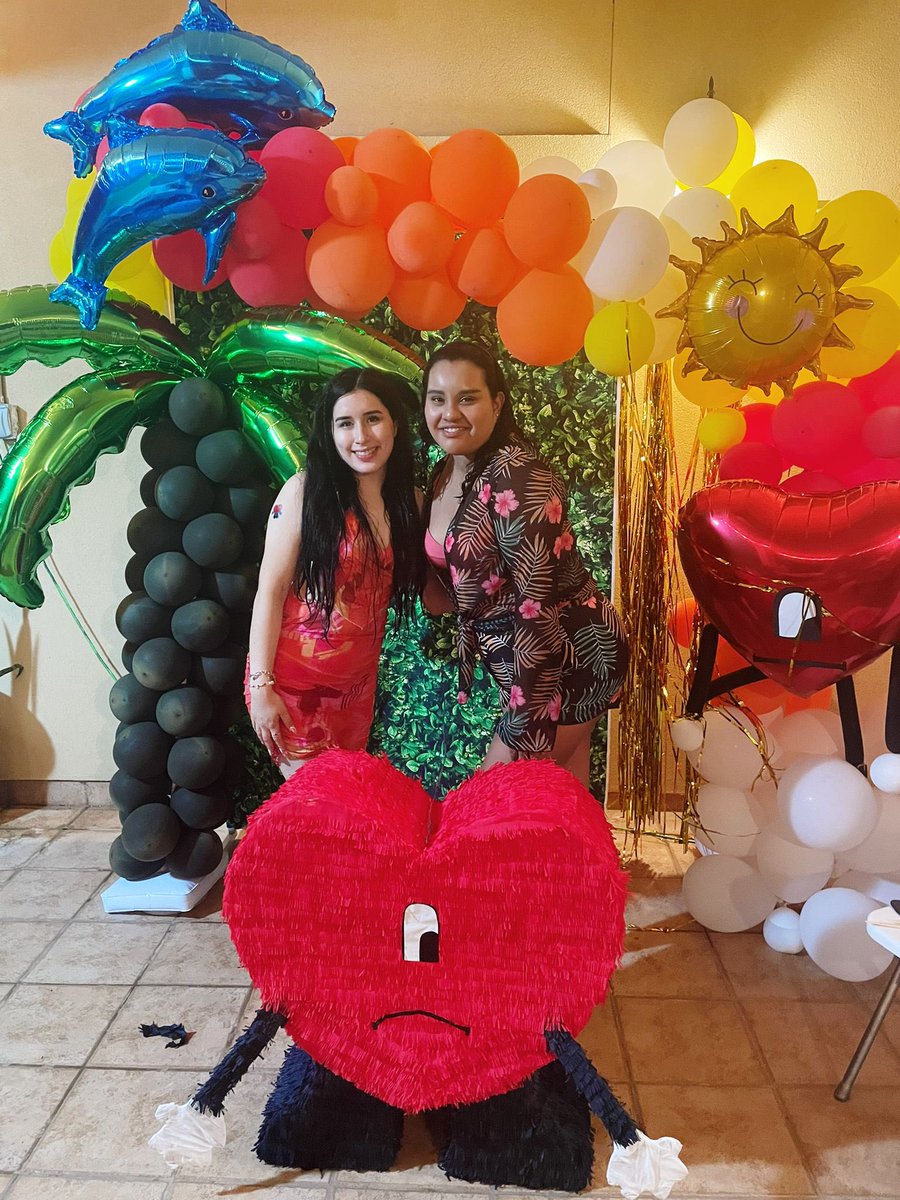 valeriaemore's tweet photo. Recap from the weekend❣️✨
#uvst #25thbday @sanbenito https://t.co/ucPyFDGpCF