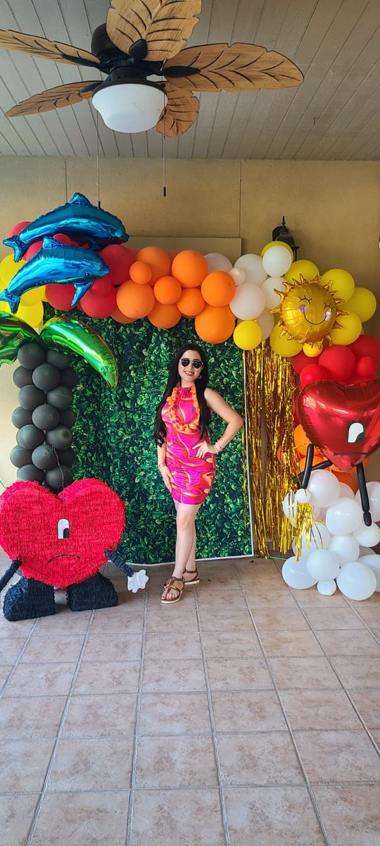 valeriaemore's tweet photo. Recap from the weekend❣️✨
#uvst #25thbday @sanbenito https://t.co/ucPyFDGpCF