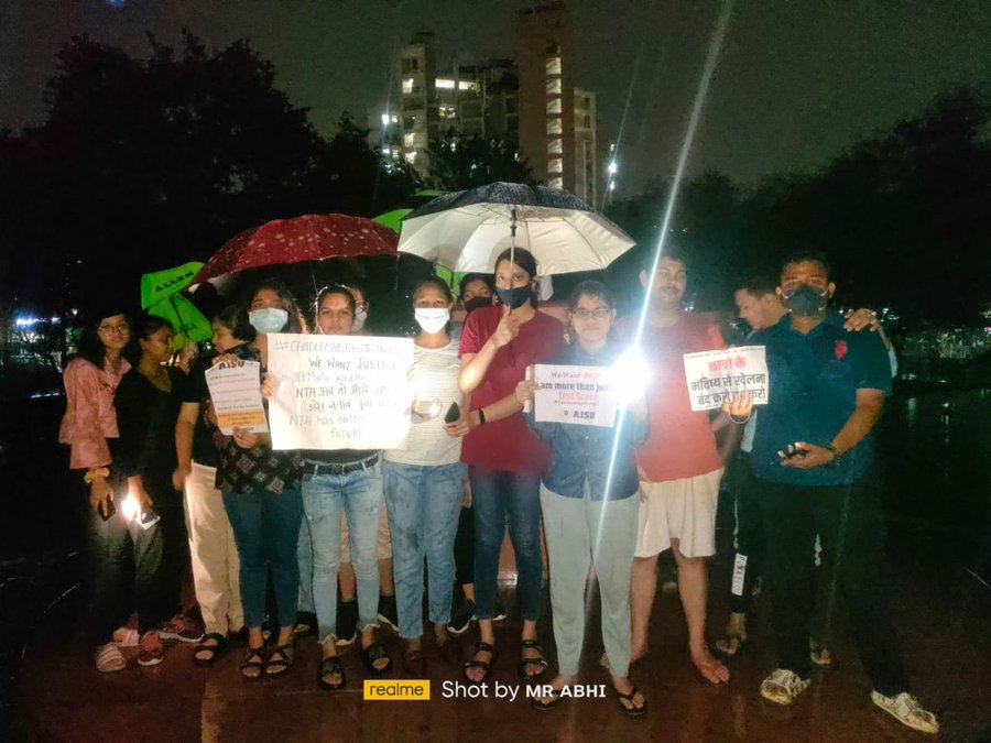 Er_Pragyan_01's tweet photo. @dpradhanbjp Ps Listen to #JEEMains2022 Students Or leave ur post as Education Minister. 

@EduMinOfIndia @PMOIndia @narendramodi @DG_NTA 

#CANDLEMARCHforJeeNeetJustice 
#JEEMainsThirdAttemptForAll

@Aajtak @ChouhanShivraj @myogioffice @India_NHRC @ABPNews @erPawanBhadana https://t.co/XPNq3rhq4X