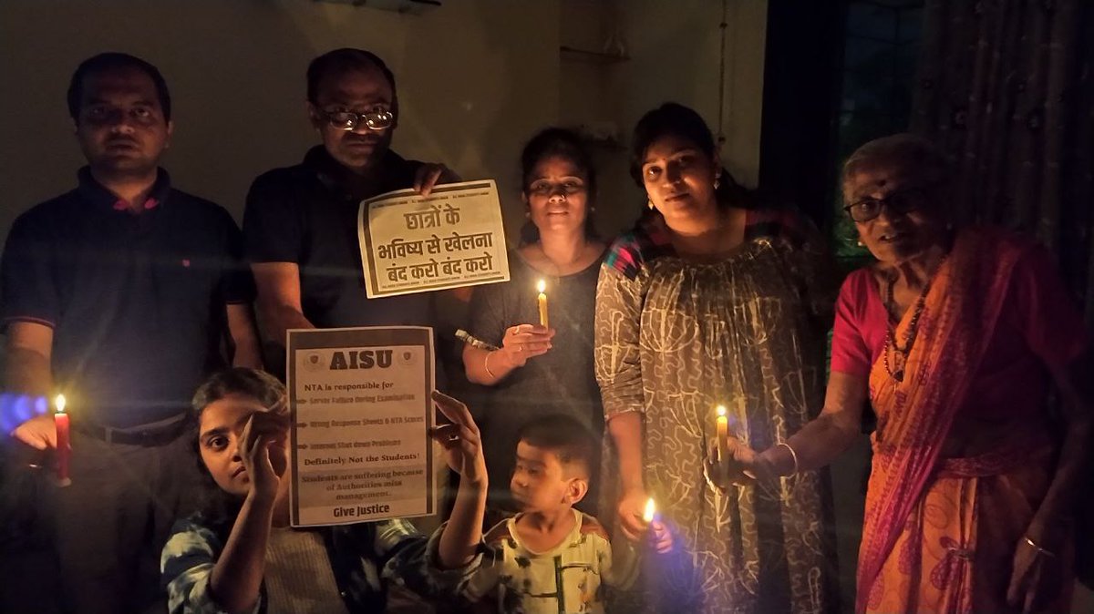 Er_Pragyan_01's tweet photo. @dpradhanbjp Ps Listen to #JEEMains2022 Students Or leave ur post as Education Minister. 

@EduMinOfIndia @PMOIndia @narendramodi @DG_NTA 

#CANDLEMARCHforJeeNeetJustice 
#JEEMainsThirdAttemptForAll

@Aajtak @ChouhanShivraj @myogioffice @India_NHRC @ABPNews @erPawanBhadana https://t.co/XPNq3rhq4X
