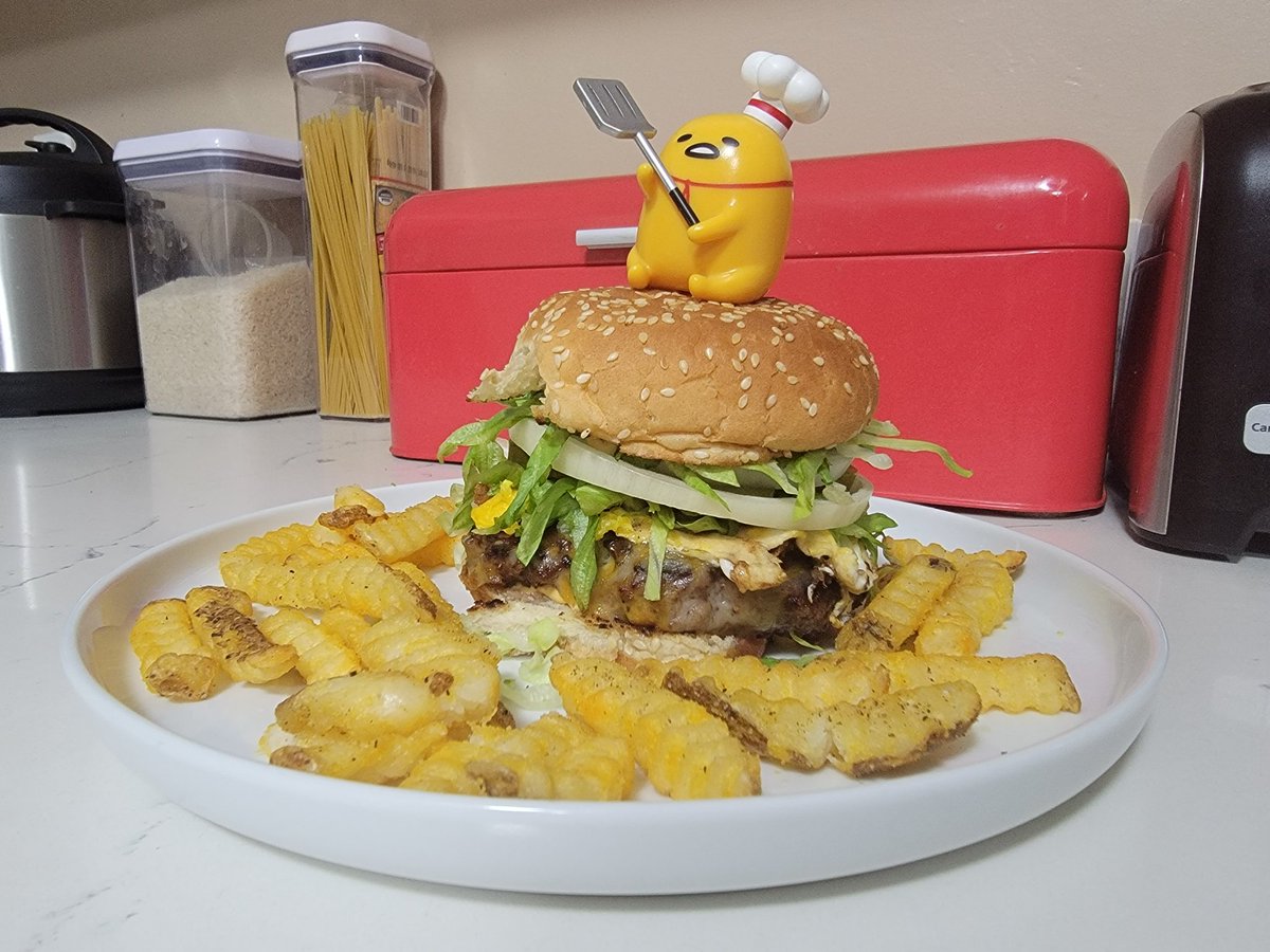 PanchoLightsout's tweet photo. There were hot fire with that egg on it #lightsoutkitchen https://t.co/ubZtJWC0Dg