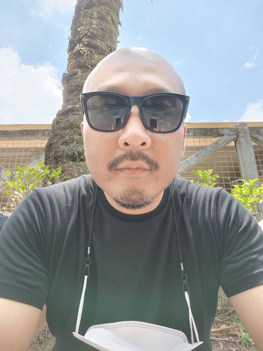 jay__jr's tweet photo. Haters come n go! Just take a selfie and make them envy u more 😜 https://t.co/syTsg2dtLL