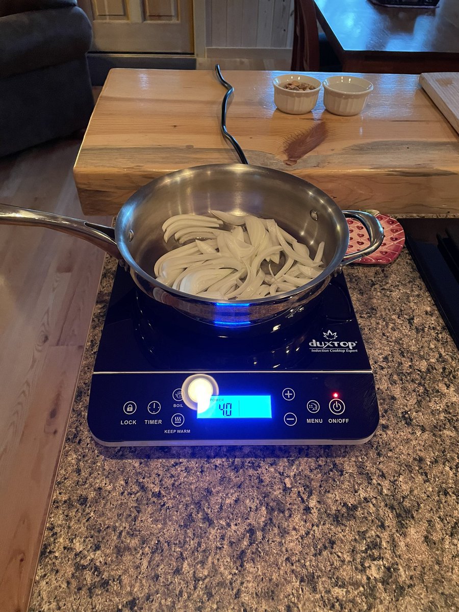 vosslerm1's tweet image. Induction is so much better than burning FFs that I got another one of these for my cabin @bjcohenmd #cookingwithoutgas @ClimateJoelle
