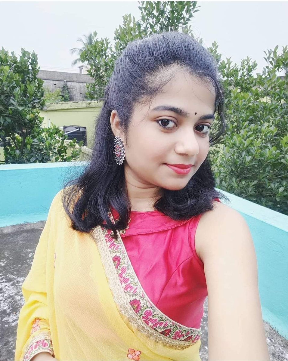 Neharan06356252's tweet photo. I neeed boy friend 😊😊 https://t.co/cbEjk6cXmd