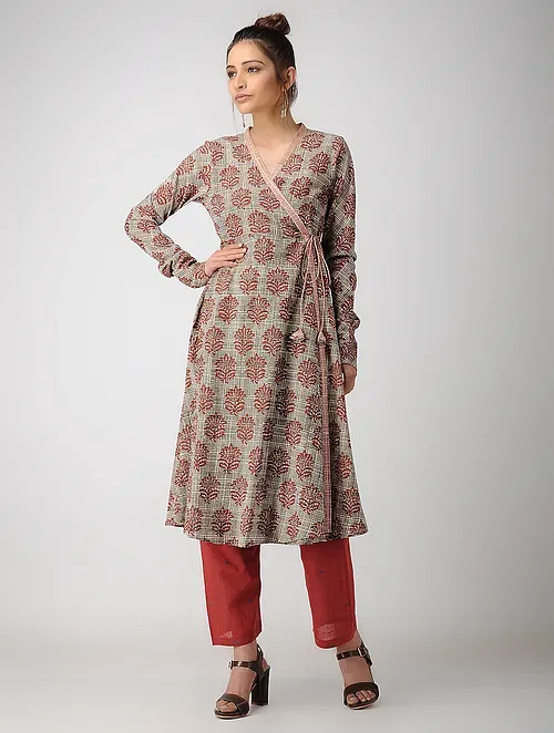 SunjayJK's tweet image. Exploring the Indian block print’s rich cultural history
From Rajasthan’s popular Dabu print to Gujarat’s Ajrakh, @VOGUEIndia gives you a low-down on the much-loved art form.
By Shweta Gandhi, 2019

#BlockPrint #BlockPrints #BlockPrinting #IndianTextiles

vogue.in/content/histor…