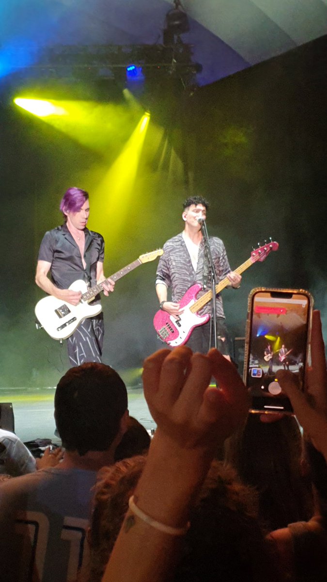 VinSharma95's tweet photo. When the band starts swinging
We start singing
Makes me lose my mind
@mtrench @JoshRamsay
#MarianasTrench #JoshRamsay #CNE2022 #CNEBandShell #LetsGoToTheEx https://t.co/LRUny1rJhJ