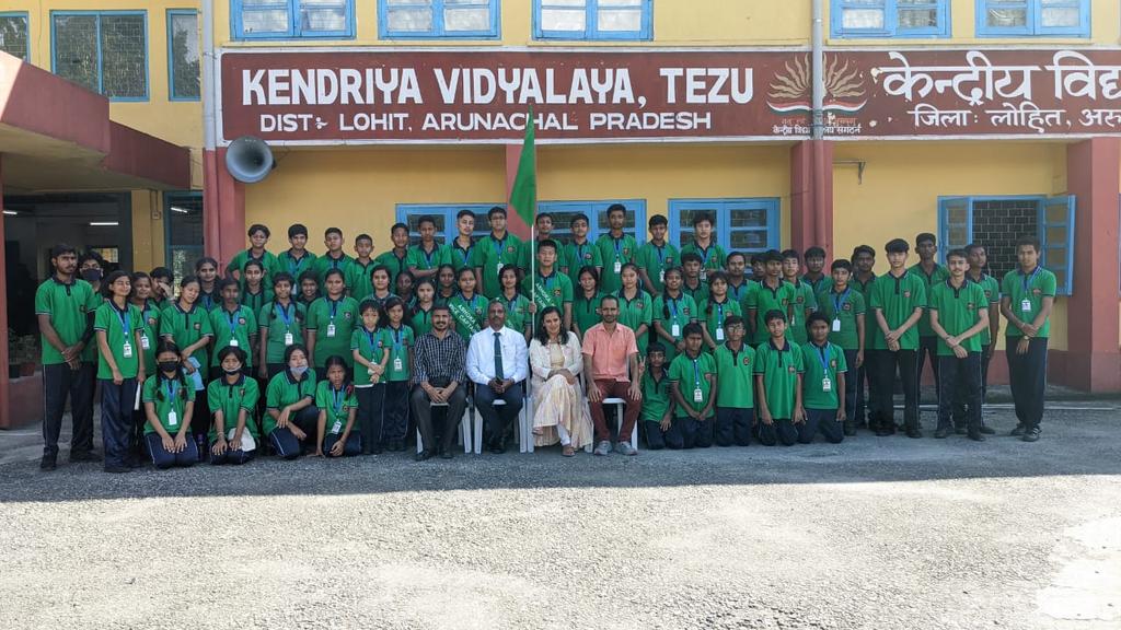 shiv_pratap1978's tweet photo. Student's were so excited to be a part of student's council for the session 2022-23.@kvtezu_1893 @KVSRO_TINSUKIA @binodbehera25 https://t.co/OfHgQvI2fa