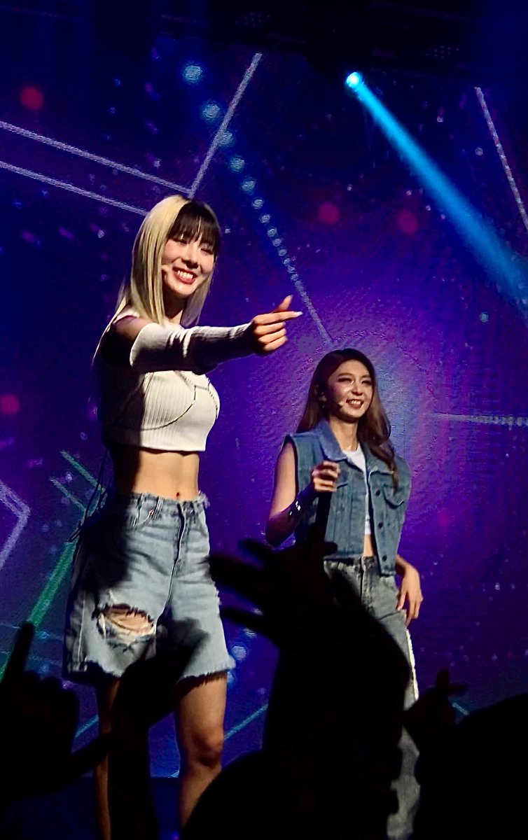 mynameispurple_'s tweet photo. the love they have for insomnias ๐ฅบ๐ซฐ๐ผ
#dreamcatcherinSF #dreamcatcher #๋๋ฆผ์บ์ณ https://t.co/UCn77NGikT