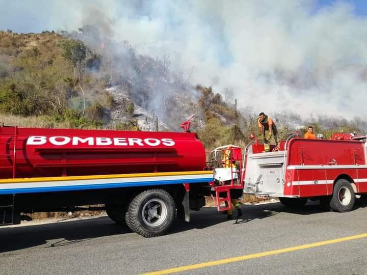 SidronioMadero's tweet photo. Hoy en el Dia Nacional del Bombero, felicitamos a todos los elementos de las Corporaciones de Protección Civil y Bomberos que se dedican a esta Profesión. 
Les hago extensivo mi reconocimiento y felicitación a los elementos de @PcCihuatlan. https://t.co/iHEKrivvwv