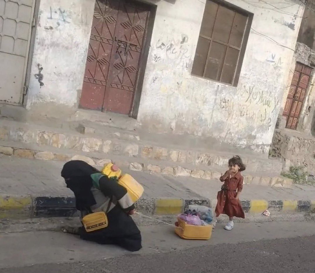 KhaledBeydoun's tweet photo. Mother and Daughter | Yemen 🇾🇪 https://t.co/gZSKX8uAiM