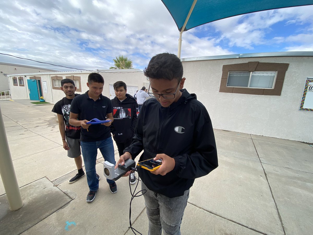 missionechs's tweet photo. AP Physics students worked with calculators to measure velocity. @Castruita_MECHS #PhoenixFamily #TeamSISD https://t.co/PTZRYS5Ll5