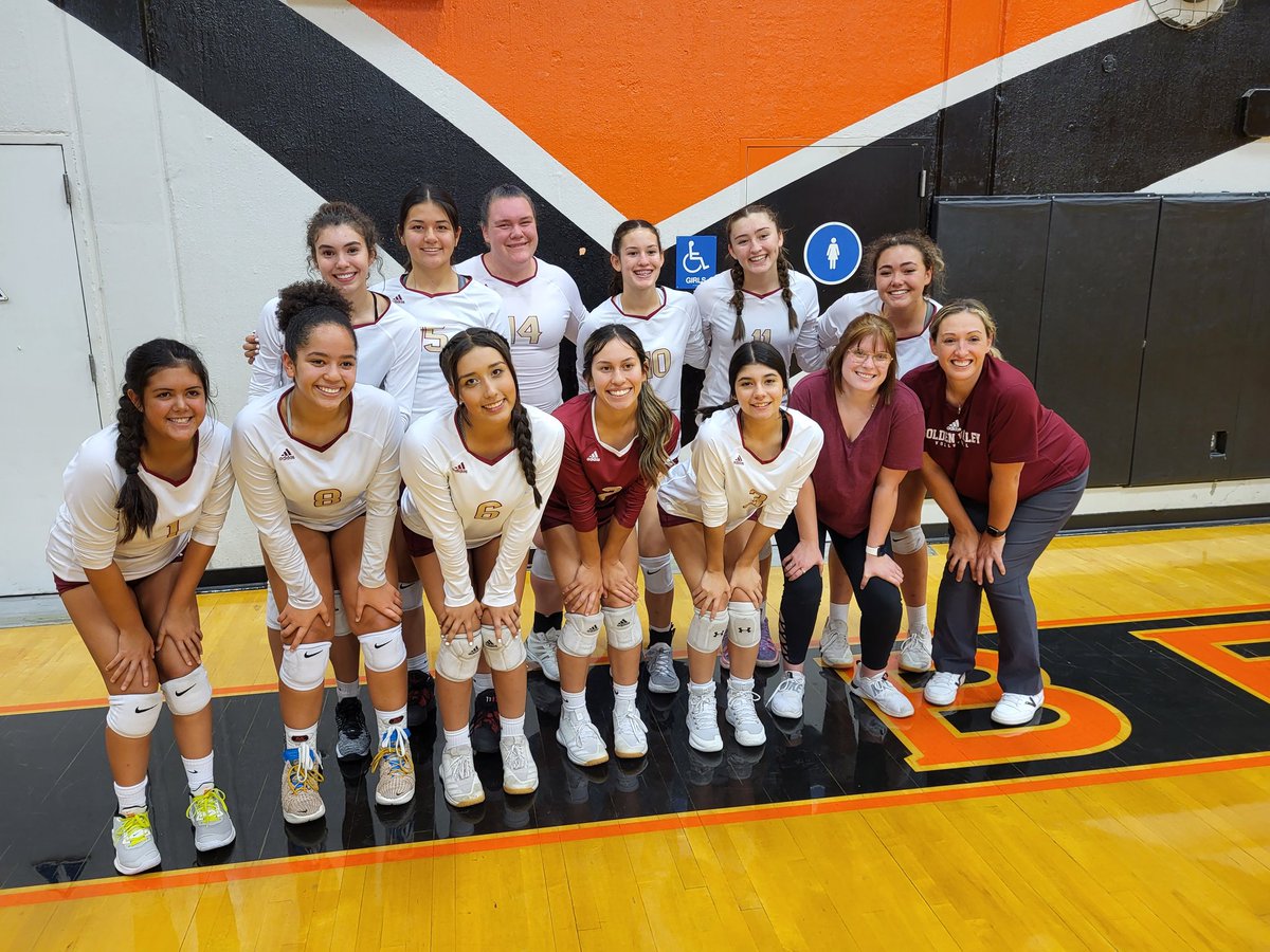 Golden Valley knocks off Los Banos in straight sets, 25-10, 25-21, 25-11. Great job Coogs!! Cougar Pride!! @MUHSD <a href="/KevinSwartwood1/">Kevin Swartwood</a> <a href="/cougar_crossing/">Freddy Cougar</a> <a href="/cifsjs/">CIF Sac-Joaquin Section</a> #CougarPride #ClawsOut