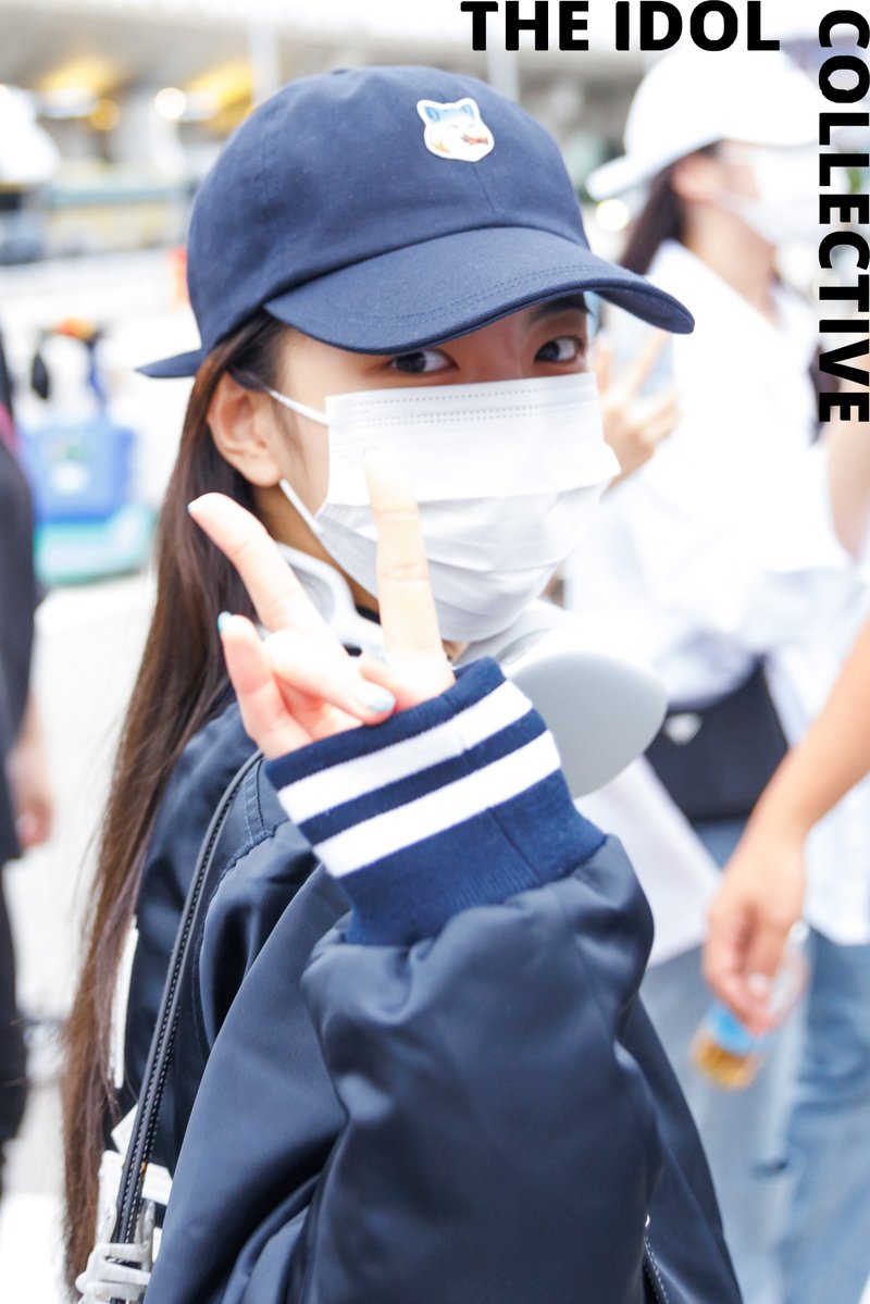 CollectiveIdol's tweet photo. 220822 ITZY ARRIVAL HQ

❤️❤️✌️✌️

#JYP #ITZY #있지 #Lia #리아 https://t.co/FOd9ZAX8sT