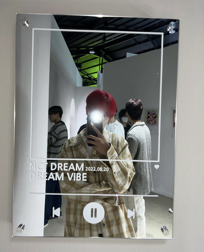 Haecahne's tweet photo. I can never go wrong with a mirror selfie and a lil bit addicted to do that. And as you can see that it is me as the cover for the Dream Vibe's playlist and I ensure you that I will bring you on loop to joy and peace. https://t.co/miIKWu4nvj