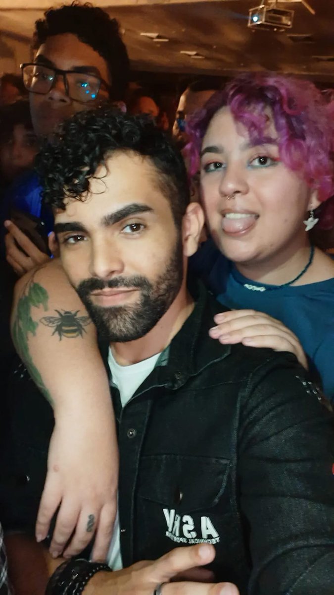 DioFnts's tweet photo. Exatamente dois anos atrás, no meio do fim do mundo, a gente viu a primeira #Quarentemo por chamada de vídeo pq não podíamos nos encontrar e ontem vimos juntes a @fresnorock tocar ao vivo.
Sobrevivemos acreditando e seguimos nesse caminho que não tem fim 💙 https://t.co/QGyQRIgQRP