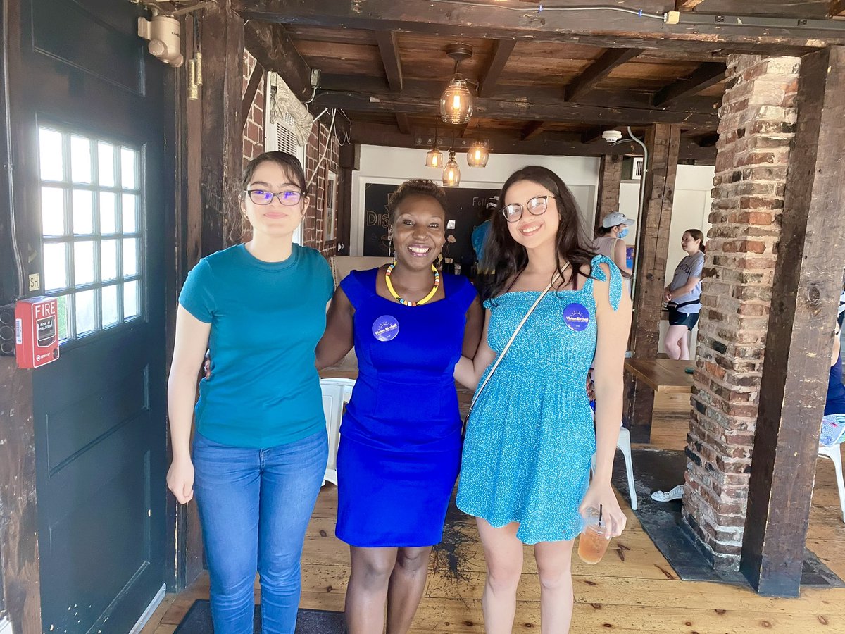 Vivian4StateRep's tweet photo. #TeamVivian Spotlight
Kimia and Aratrika
These high school students give us so much hope for the future. Their brilliance and dedication to our democratic process is inspiring.
#14thmiddlesex #staterepresentative #doors #2022 #vivianbirchall #youth https://t.co/V8wJIvxSeH