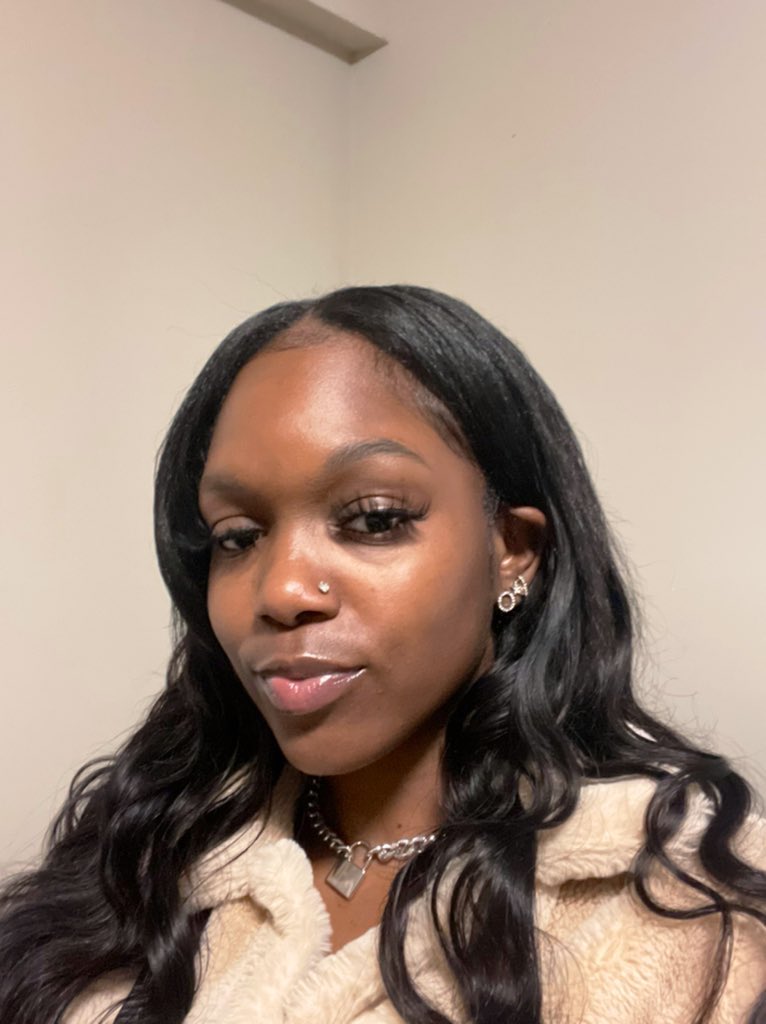 ixcacaoo's tweet photo. #bOSURollCall
Hey! I’m Chinyá (shi-NYE-yah)
•Graduating Senior ‘23
•Fashion Retail Studies ✨
•330 Akron, OH 📍
•Vice Pres. of Society of Sisters 💜💚
•I love meeting new people, let’s connect!
***I’m ready to go out with a bang! https://t.co/3PUwQp6Y7T