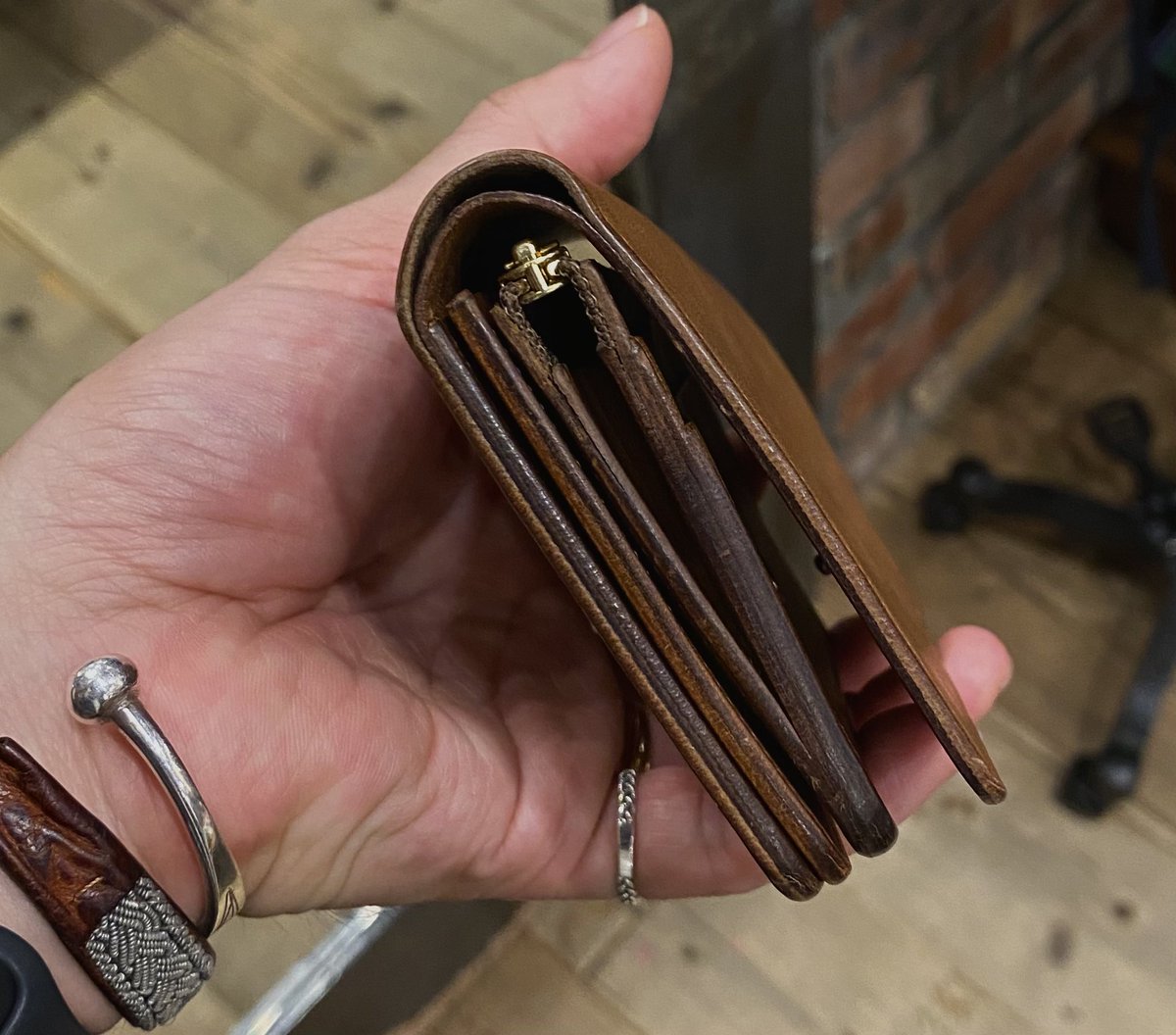 confect_kitte's tweet photo. 【Recommend item】
forme
別注Horween Calf Short Wallet
BROWN
31.900 yen ( in TAX )
本日は、新しいことを始めるには最適な天赦日という日だそうです。
お財布などの買い替えにはとても良いとのことでお考えのお客様はぜひ!
#CONFECT
#CONFECT丸の内
#forme
#shortwallet
#天赦日 https://t.co/9peM2v5udS