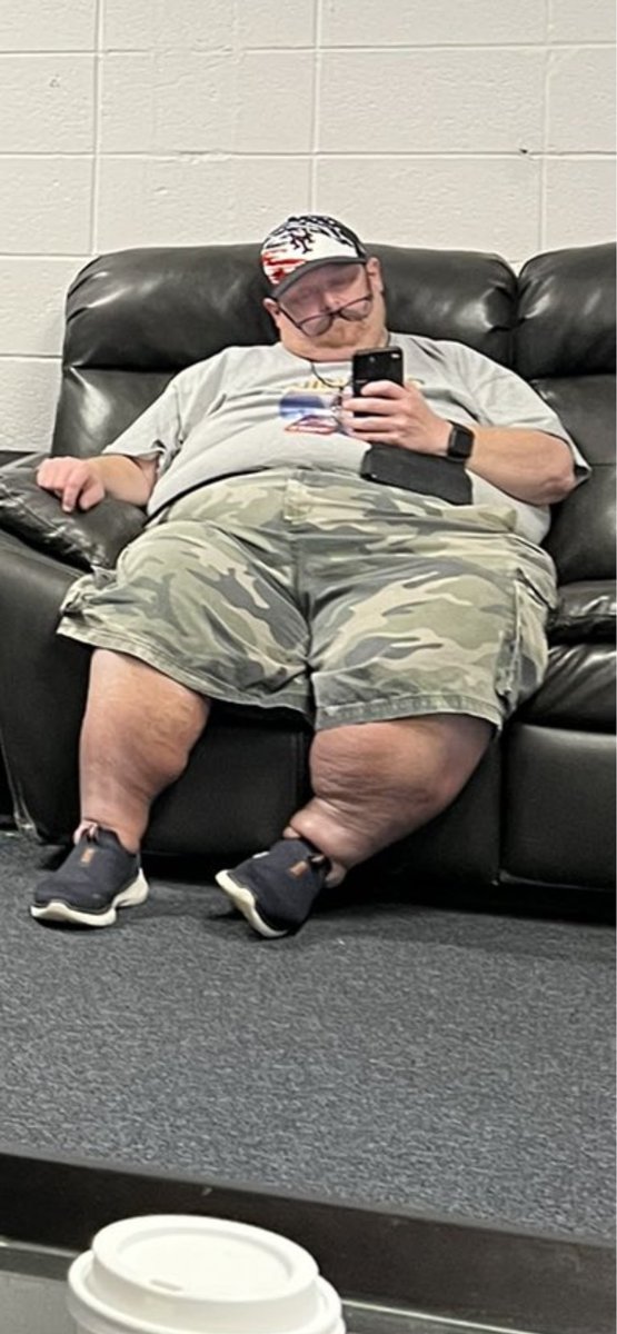 HandyMan1224's tweet photo. @BradMil08257619 @JDixon_756 @NASBA @JimBeam Me waiting for a score update from our buddy. Marc #scoregate #FreeHisScore https://t.co/LAdijMFCBQ