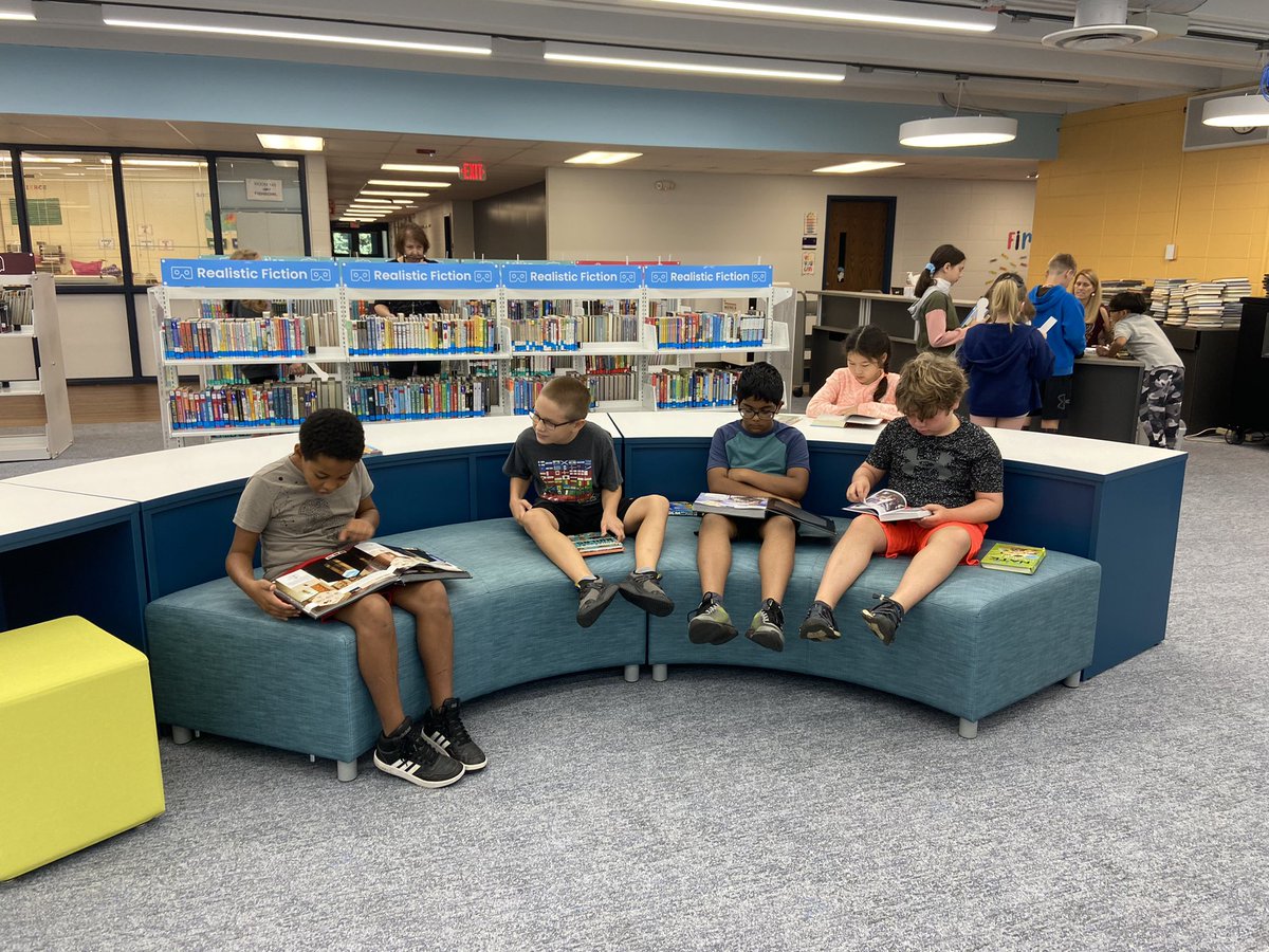 jschwartzers's tweet photo. Can you feel the excitement? Weโre loving our new library! #FirstCheckout #wbend15 #ProudToBe15 #MoreThanEver @D15Schools https://t.co/Uf3AEGejfr