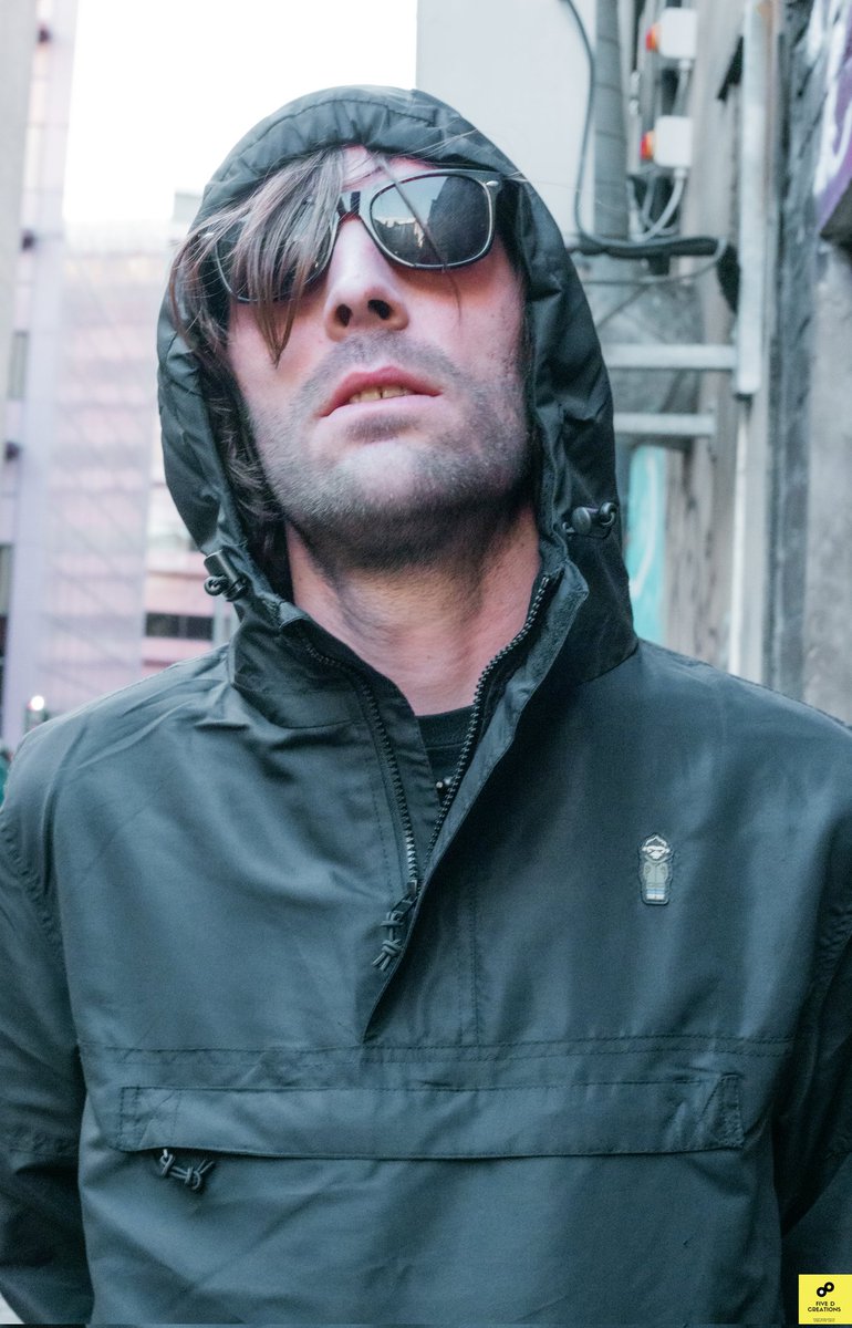 fiveDcreations's tweet photo. I worked with the talented Nick Shane. We did a few shots for @_parkamonkey outside his gig at @nice_n_sleazy
I was going with the @liamgallagher look.
They turned out pretty well 🧡
https://t.co/8EjU7qyP4H https://t.co/4qpYXnol2k