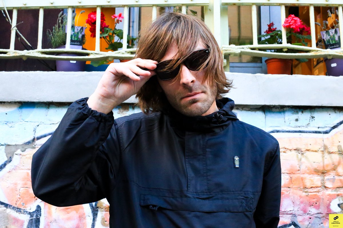 fiveDcreations's tweet photo. I worked with the talented Nick Shane. We did a few shots for @_parkamonkey outside his gig at @nice_n_sleazy
I was going with the @liamgallagher look.
They turned out pretty well 🧡
https://t.co/8EjU7qyP4H https://t.co/4qpYXnol2k