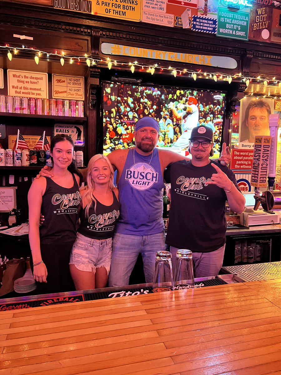 countryclubchi's tweet photo. 🤠 The one and only @HardyMusic @HONUTZ @NuthinFancyCO #Hewenttojared #Hardycametothebar #rednecker #nothinfancy #countryclubchi https://t.co/SknEYJ7LUJ