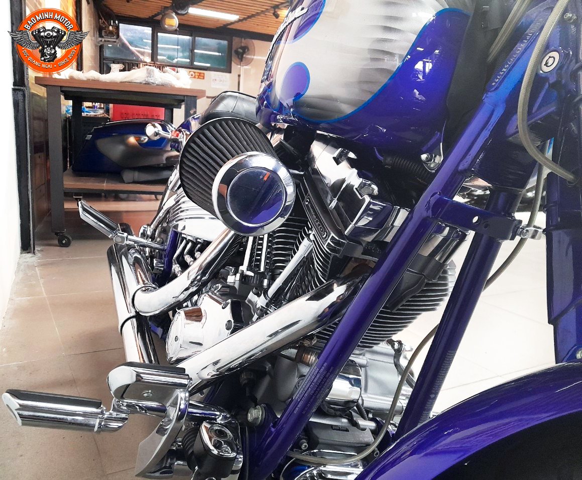 uc_ngai's tweet photo. #harleydavidson #springer #Mortorducquangngai #vietnam https://t.co/wcfc7Odu5V