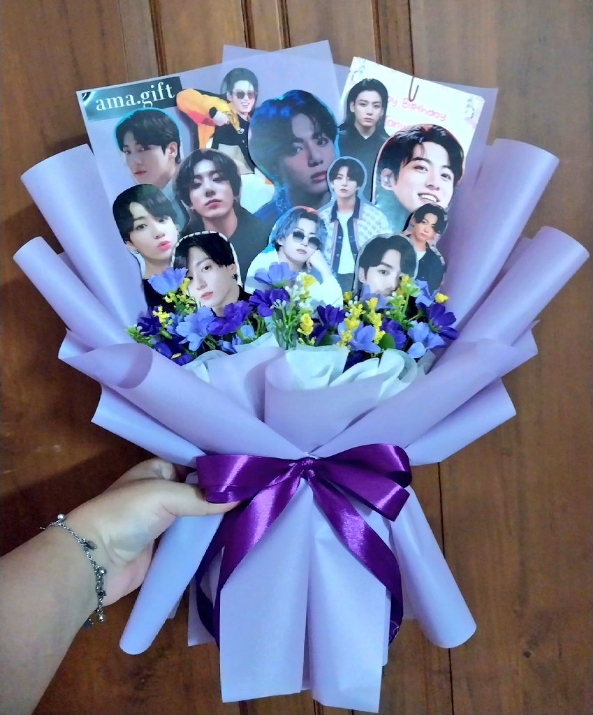 Buket idol versi cutting

Order bisa oren 
shopee.co.id/product/535460…
#bts #jungkook