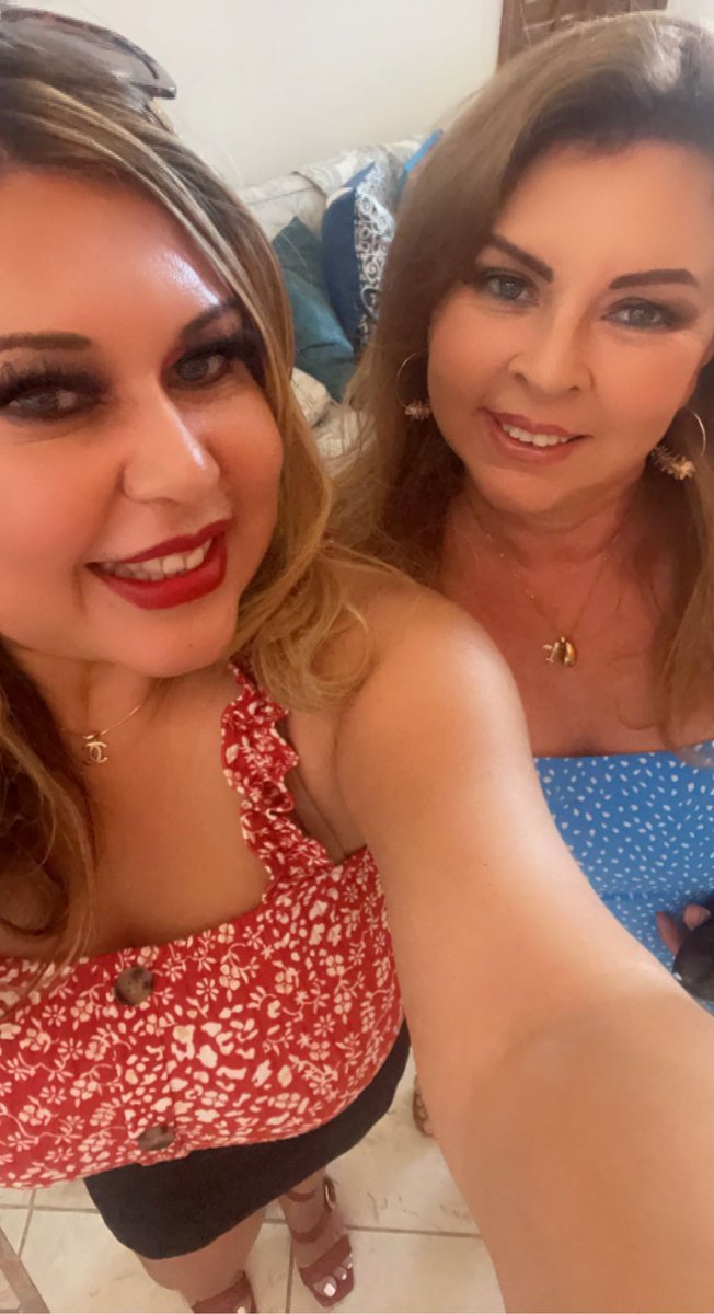 Congratulations 🎉 Natalie 👩‍🏫 Esparza 👰🏻‍♀️Bride to be…She said Yes!!!