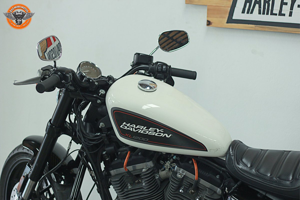 uc_ngai's tweet photo. #harleydavidson #vietnam #motorducquangngai #xl1200 #servicetop1 https://t.co/AjnvWTFgNw