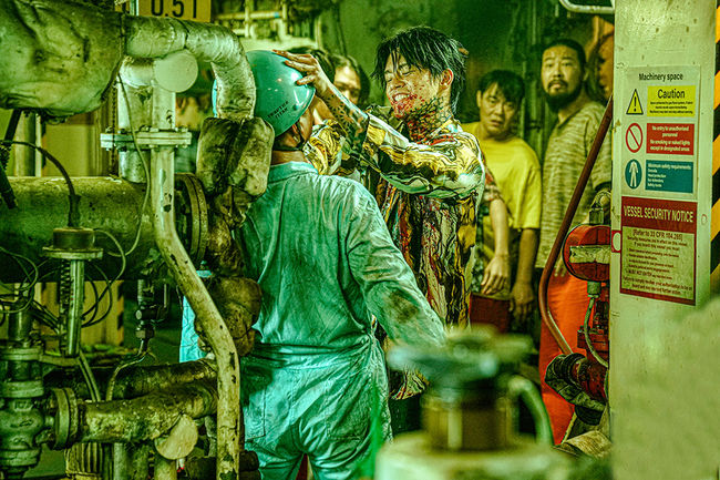 Kkorepo's tweet photo. 「公式」#ソイングク＆#チャンドンユン「#オオカミ狩り」、9月21日韓国公開確定…ハードボイルドサバイバルアクションの極致 
https://t.co/O1WvZPsKiR https://t.co/qPE7asfOI0